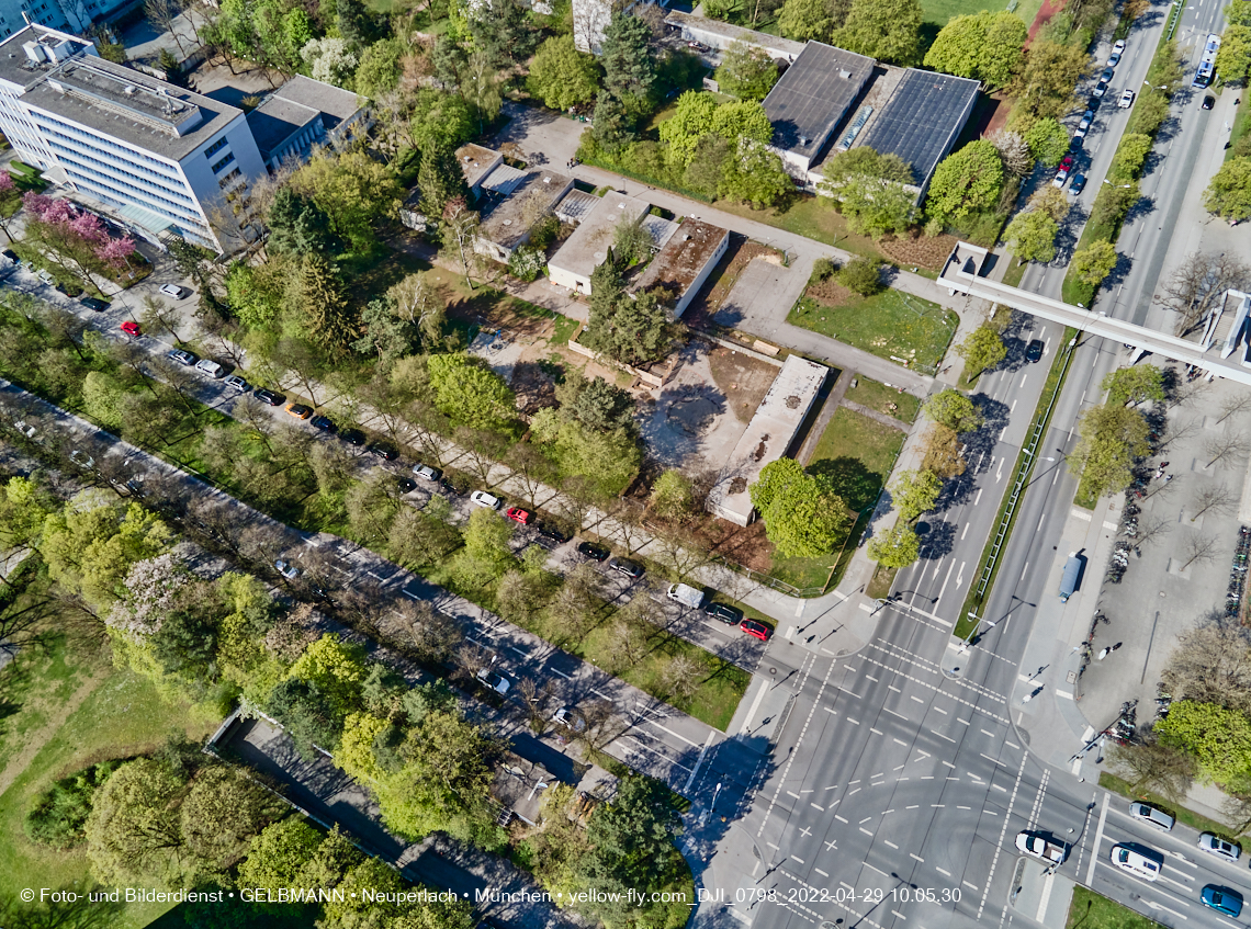 29.04.2022 - Luftbilder von der Baustelle Haus für Kinder in Neuperlach